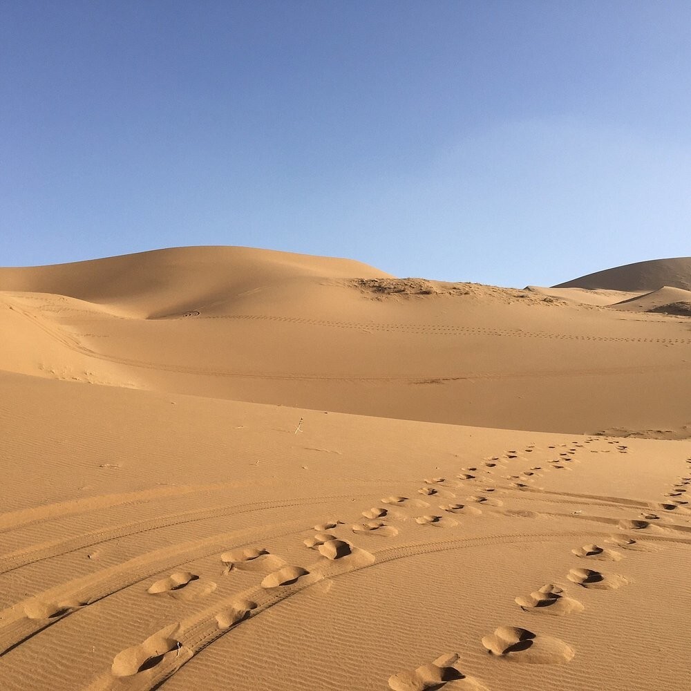 Загадочные поющие барханы пустыни Бадын-Джаран