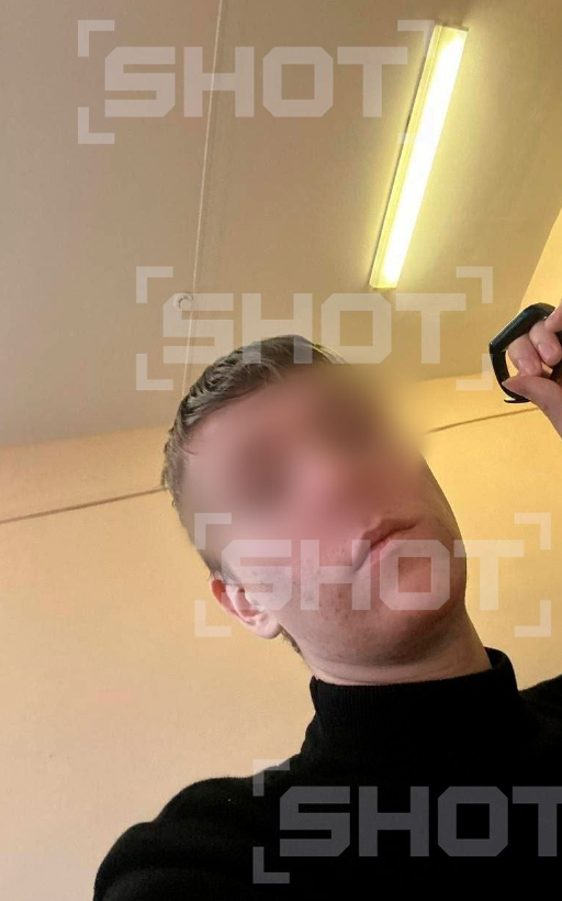 Первокурсник из Ельца попытался вонзить ручку в шею преподавателя