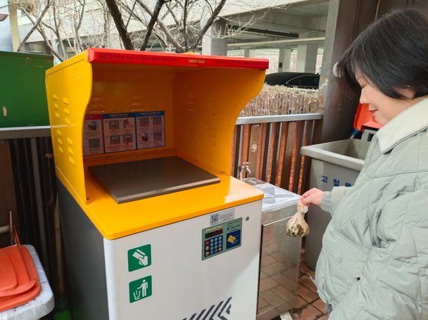 В Южной Корее мусорный бак выставляет вам счет за каждый пакет