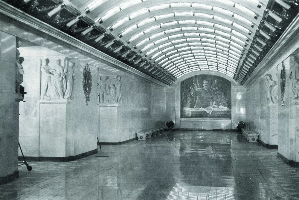 Отсутствующий Сталин на "Нарвской"