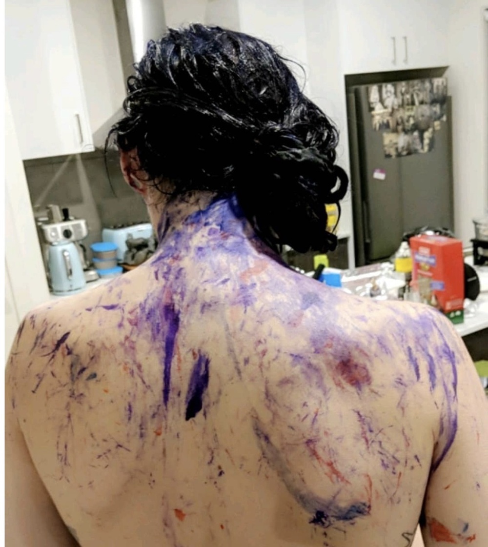 Посоветуйте вечеринку, на которую можно пойти в таком образе?