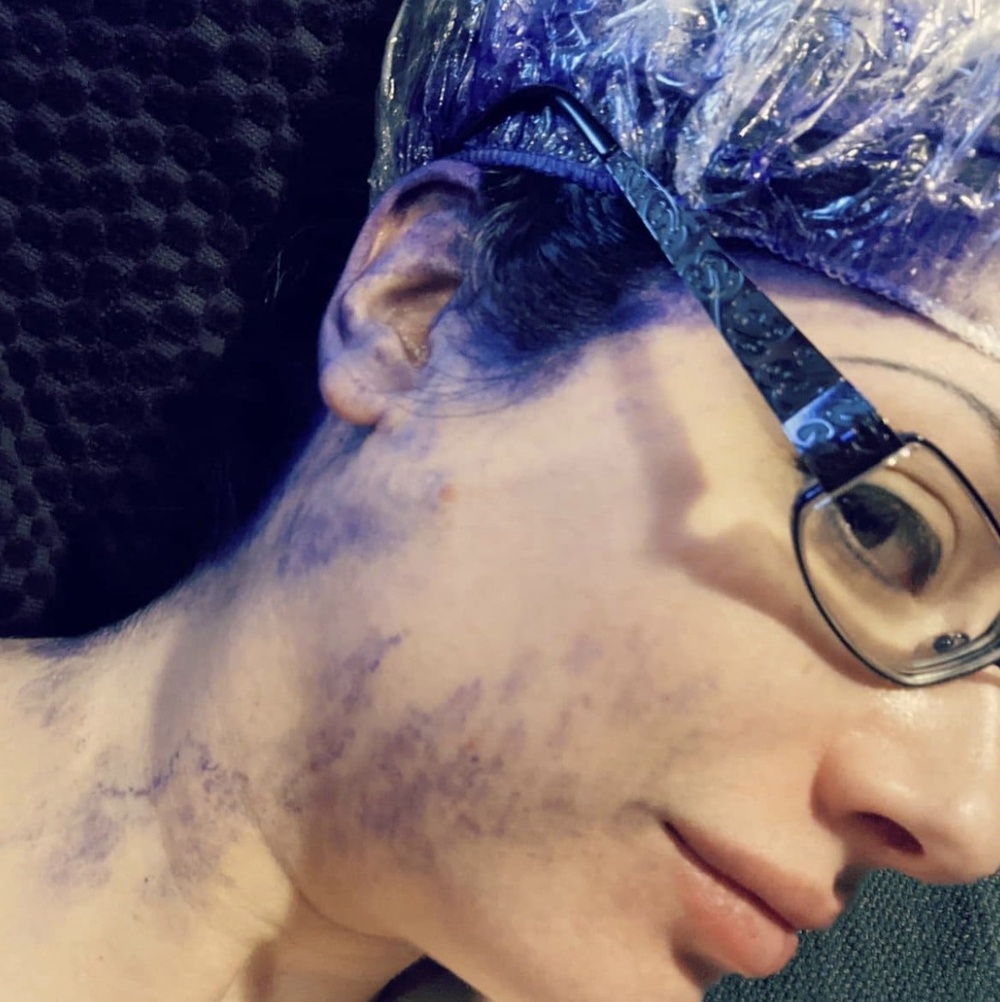 Нанесла краску и заснула