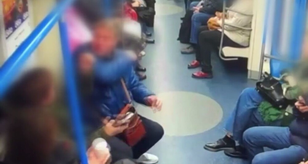 Мужчина внезапно напал на пассажира в метро