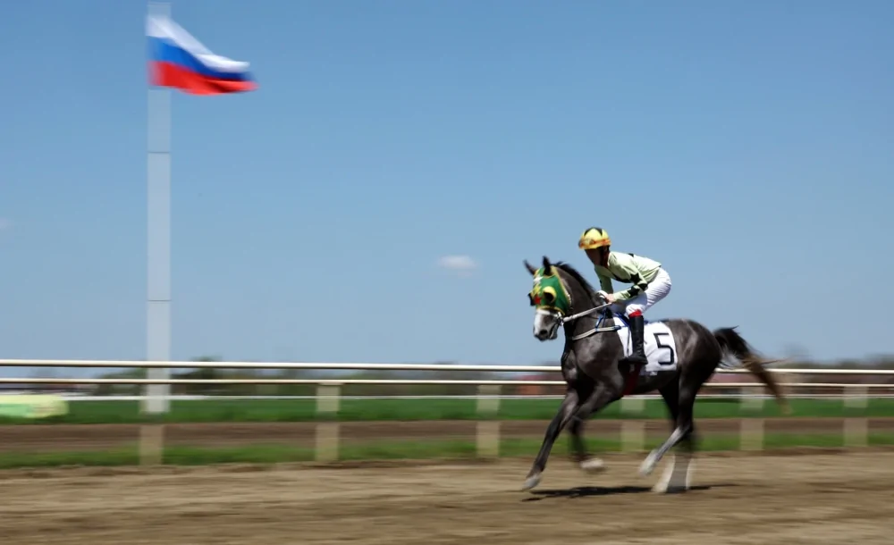 Российских юниоров-фехтовальщиков допустили до международных турниров с флагом и гимном