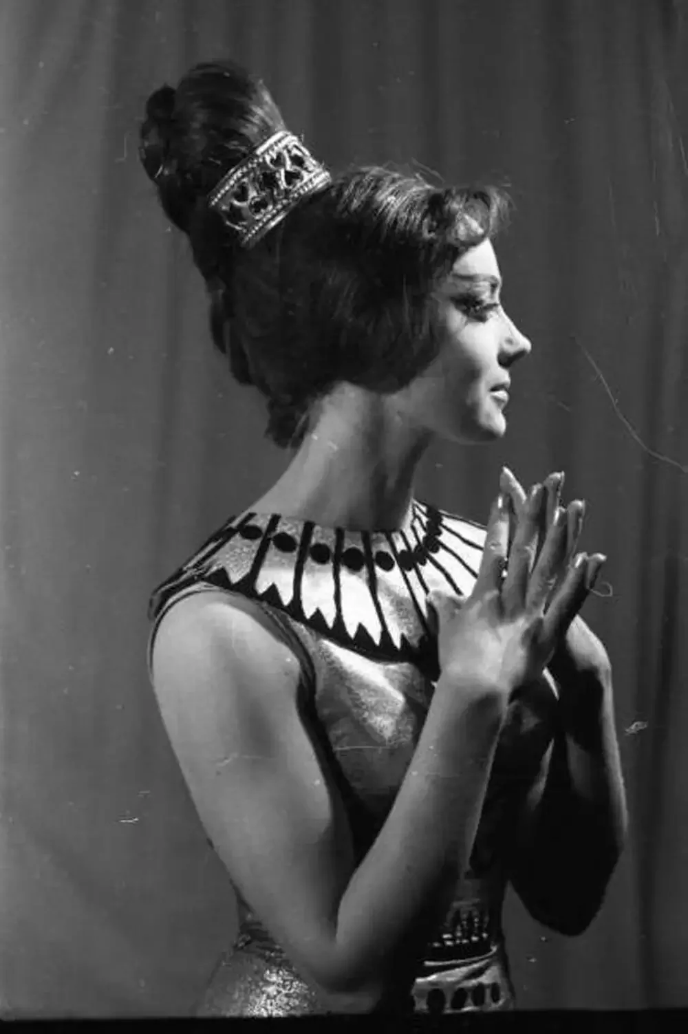 Маргарита Терехова в образе Клеопатры в спектакле Театра им. Моссовета "Цезарь и Клеопатра", 1964 год.