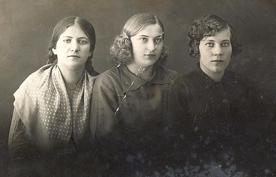 За два дня до начала войны. Выпускницы 1941 года.  Из архива Сергея Никоненко