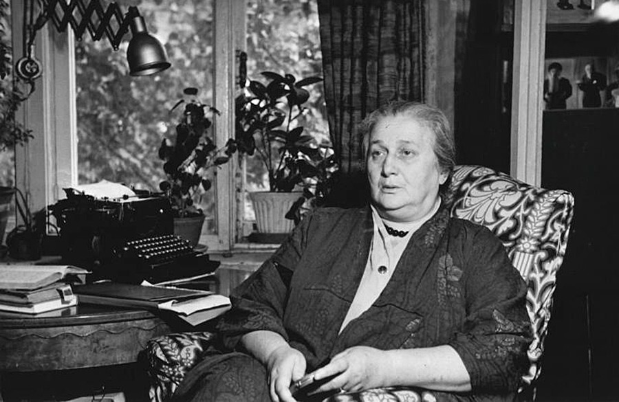 Анна Ахматова в гостях у Виктора Ардова.  Евгений Халдей