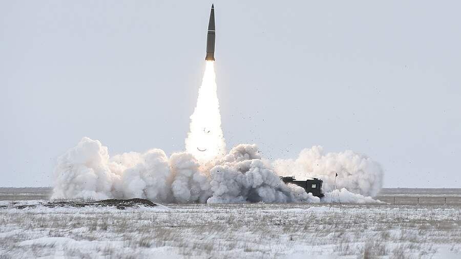 Россия нанесла удар по Украине баллистической ракетой «Орешник», одним из самых современных видов оружия в мире