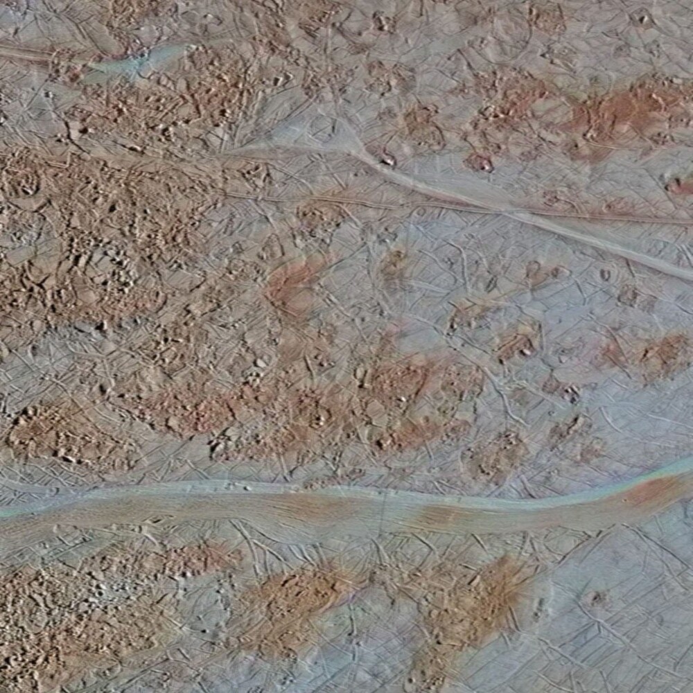 Полюбуйтесь на восстановленные снимки юпитерианской Европы из архива NASA