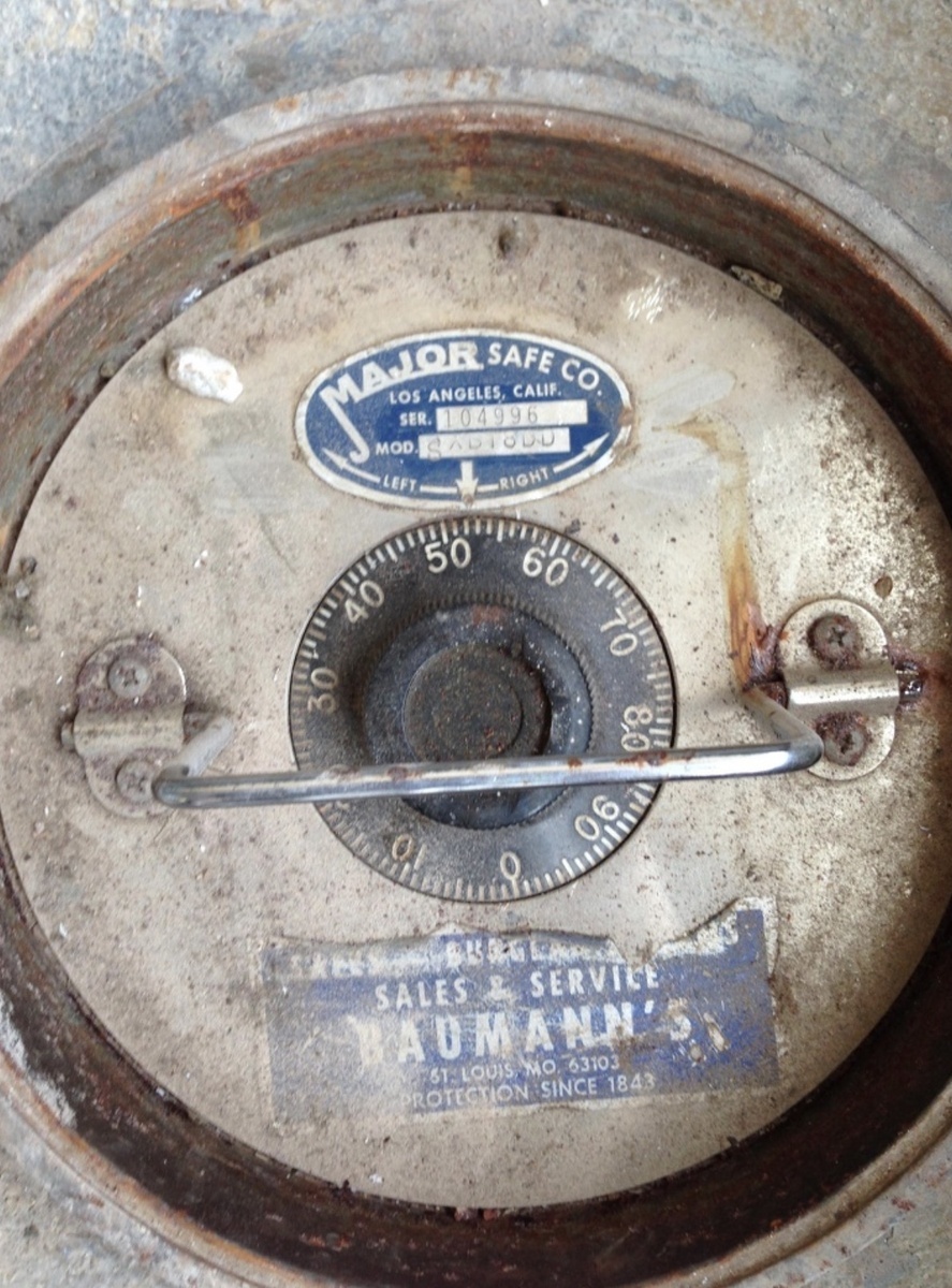 Сейф есть, а кода — нет. Где справедливость?