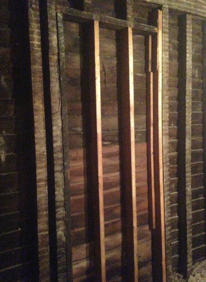 Вряд ли дверь заложили просто так, лучше не открывать