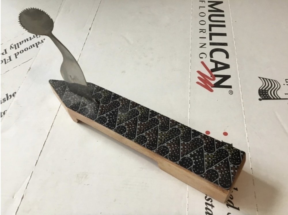 Вот так найдешь и приходится гуглить, что оно такое. Терка для кокосов!