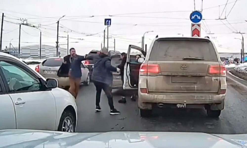 Разборки со стрельбой за место в пробке