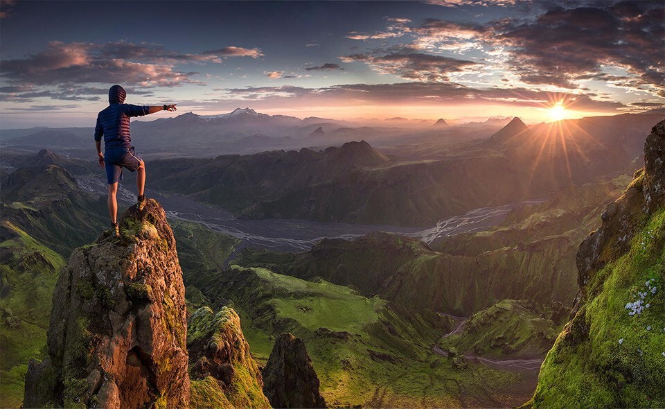Закат над красивым горным ландшафтом Исландии. Фото-Max Rive