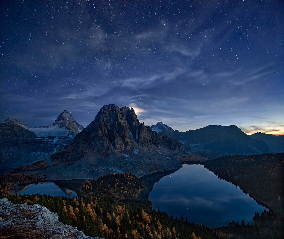 Звездная ночь на горе Assiniboine в Канаде. Фото-Ян Чжан