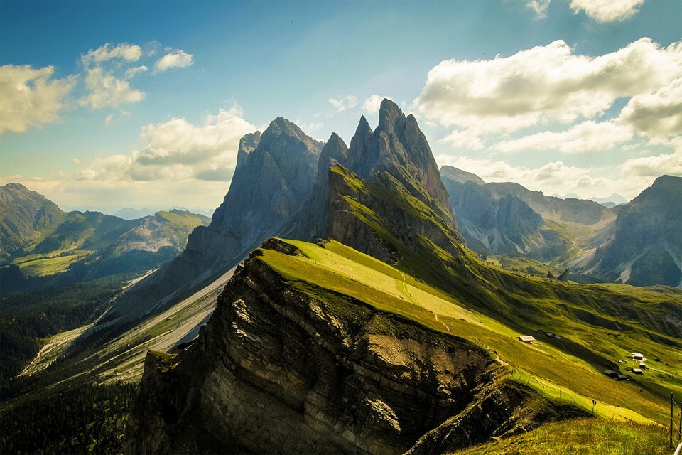 Потрясающе красивые горы Доломиты, Италия. Фото-Дэвид Бутали