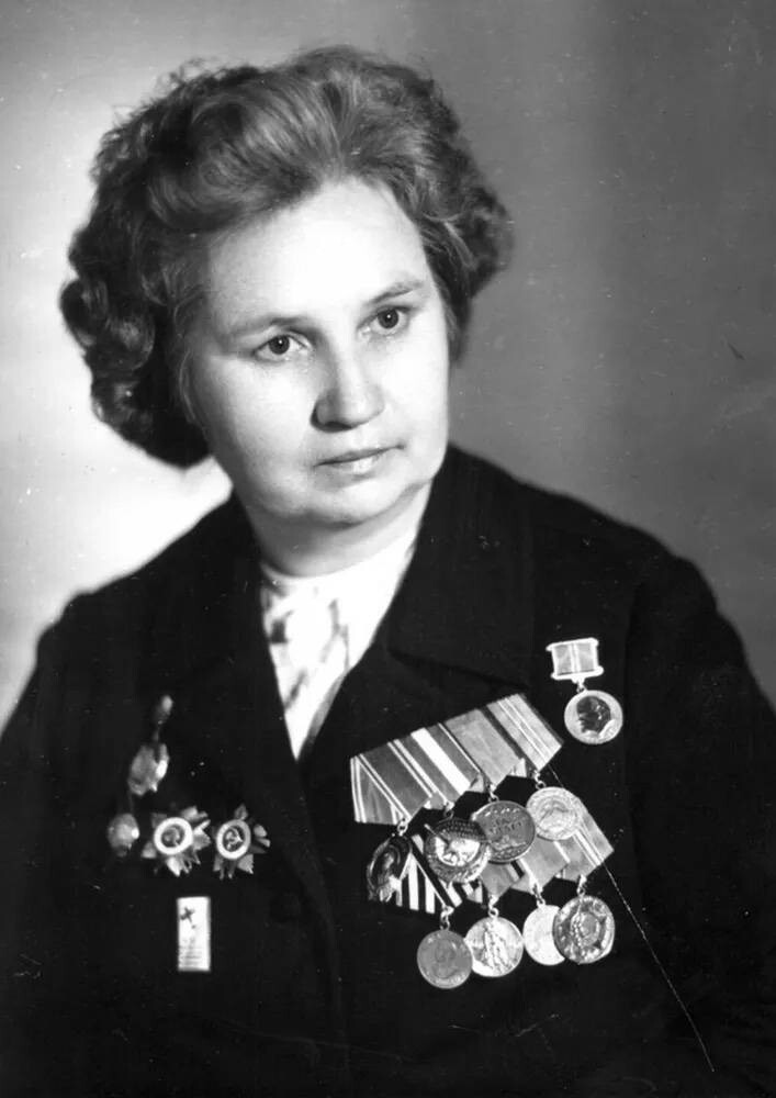 Люди из стали. Алексадндра Акимова