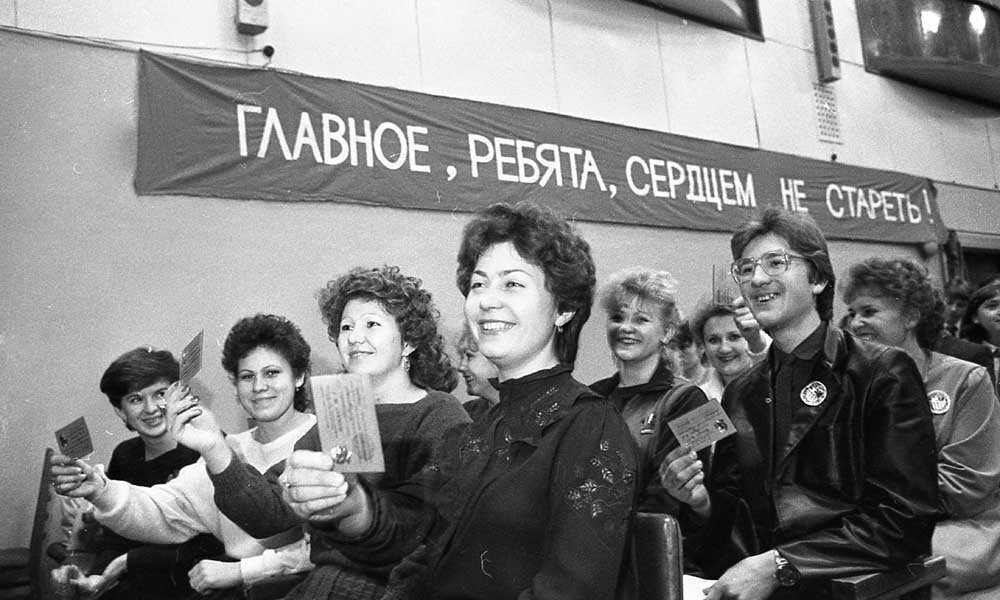 Кто попадал на Доску позора в СССР: 12 веселых и странных фото