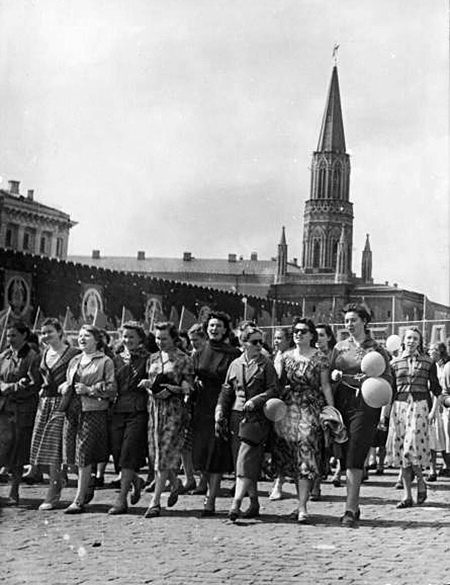 Первомайская демонстрация.  Всеволод Тарасевич