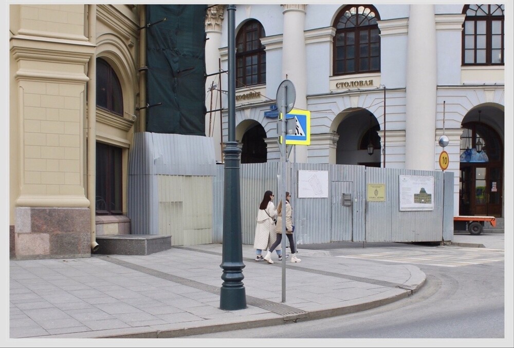 Здание Гостиного двора  реконструировали, а внутренний двор накрыли стеклянным куполом и сделали там площадку для выставок и мероприятий