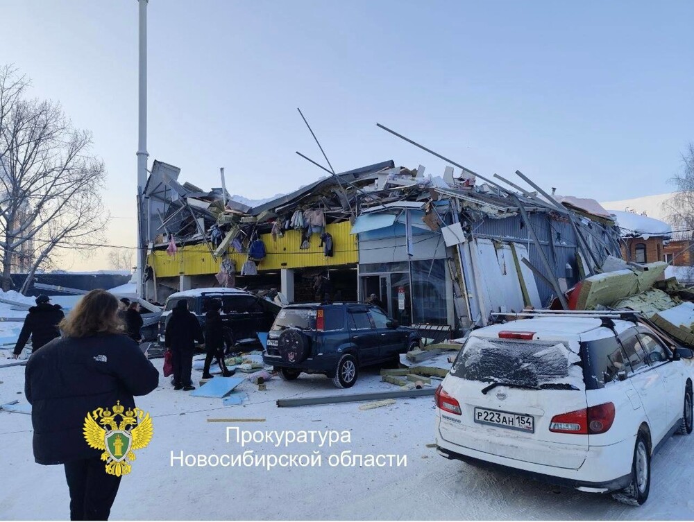 В Новосибирске обрушилась крыша торгового центра