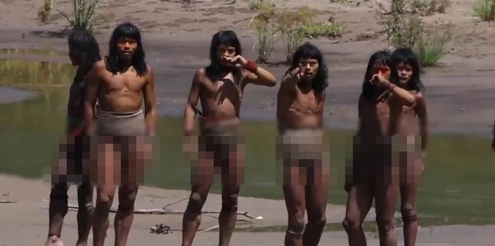 Видео встречи с неизвестным племенем индейцев