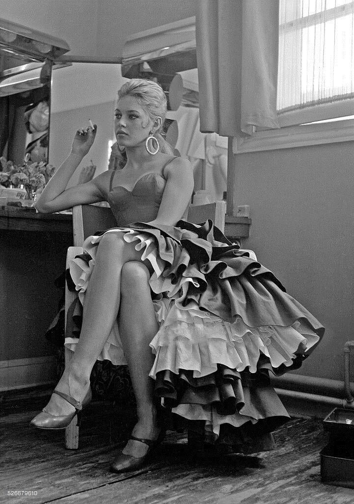 12. Бриджит Бардо во время съёмок фильма «La Femme et le Pantin» («Женщина и паяц»), 1958 год