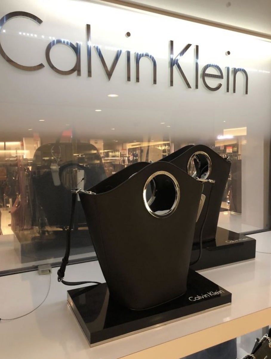 Известный производитель сумок, от которого одна модель похожа на мусорку