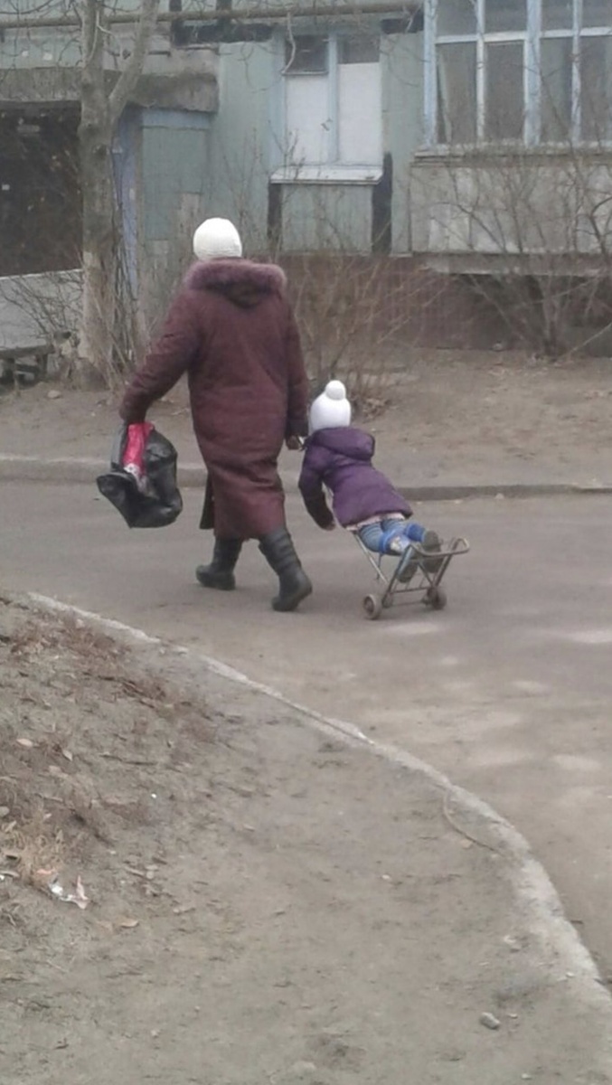 Суровые российские бабушки точно найдут альтернативу модному гироскутеру