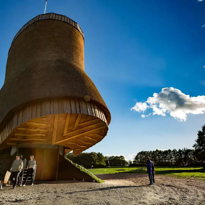 Гигантский датский ботинок, ставший символом дружбы