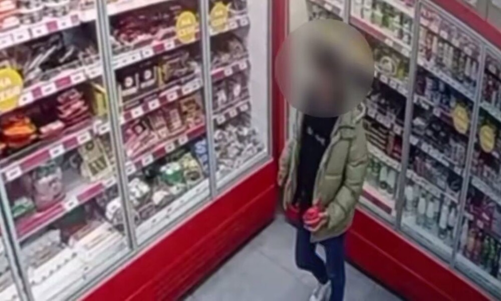 Мужчина украл сыр из магазина, чтобы потом продать его