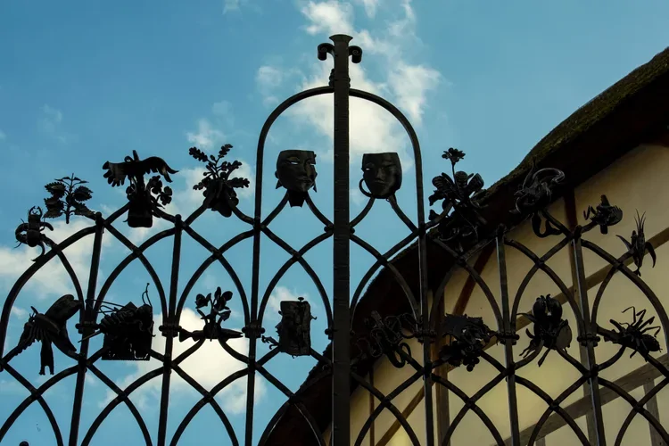 Театр, который увёл и прославил Шекспир