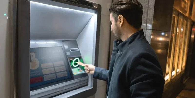 Мужчине по ошибке выплатили зарплату в 330 раз больше: деньги разрешили оставить