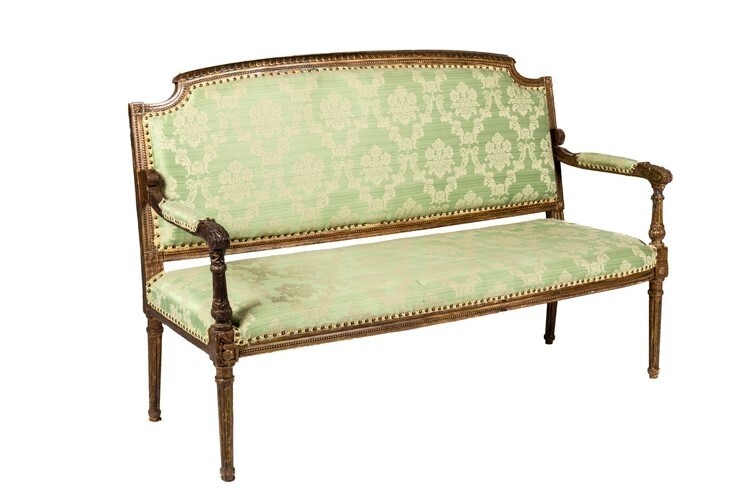 Самые интересные предметы крупнейшего в России киносклада "Жар-птица"