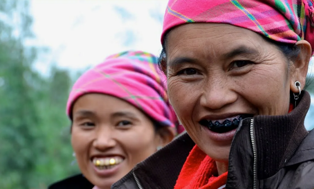 Если твои зубы не черные - ты изгой