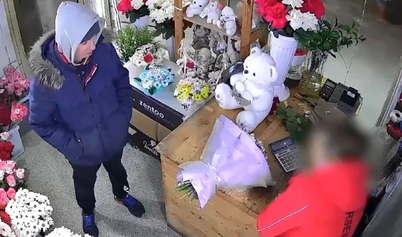 Скандальный екатеринбуржец решил порадовать девушку и устроил налет с пистолетом