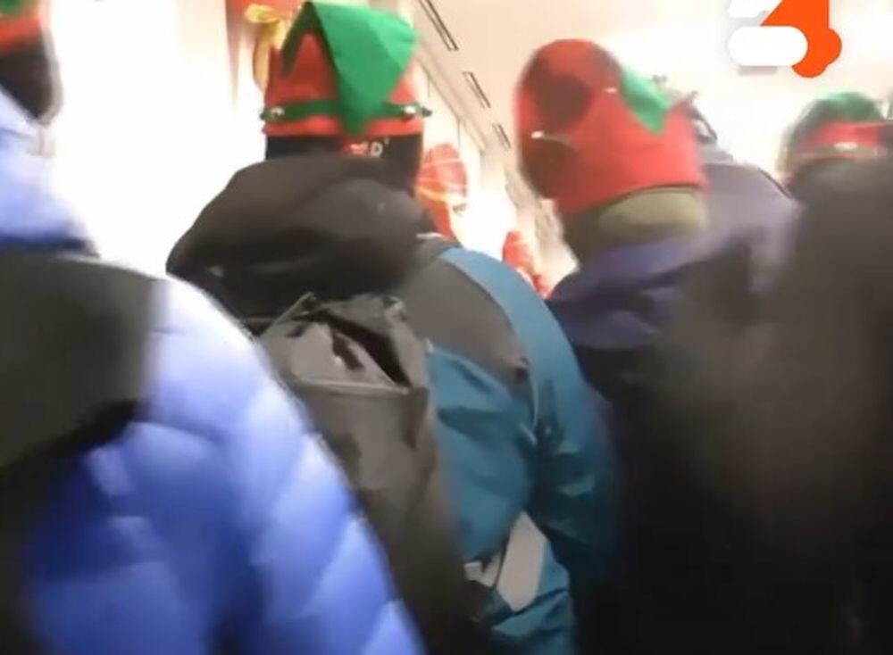 В Канаде активисты похитили из магазина еду и отдали её бедным