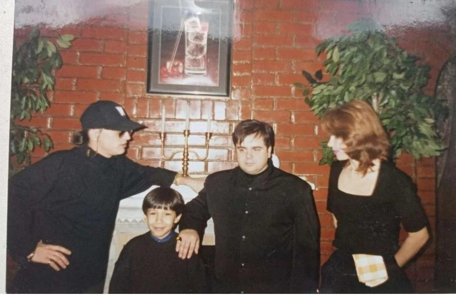 Дмитрий Нагиев и Сергей Рост с юным поклонником. Омск, 1997 год.