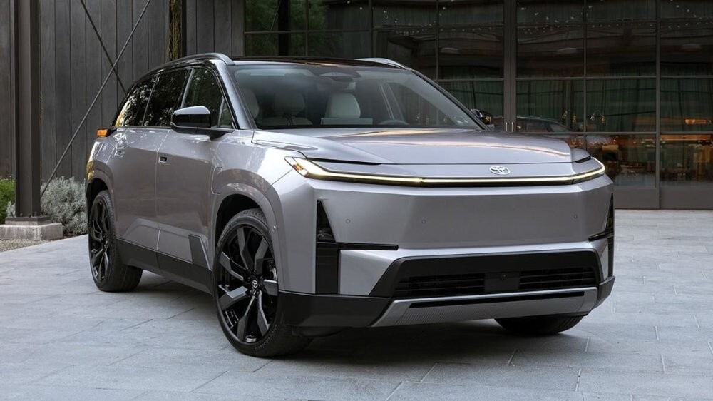 Toyota показала новый Highlander - теперь это электромобиль