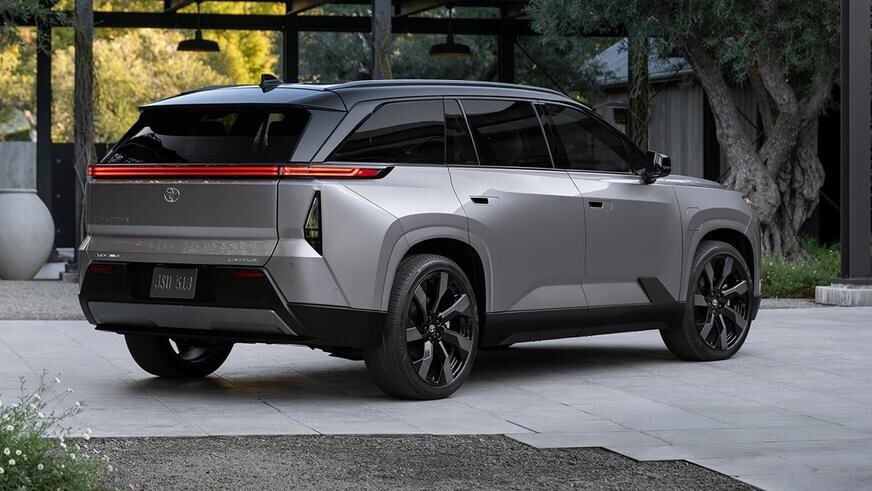 Toyota показала новый Highlander - теперь это электромобиль