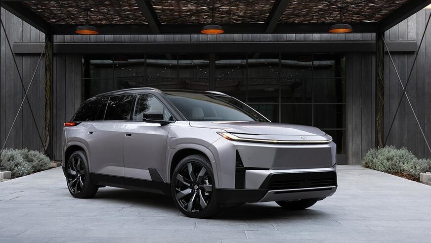 Toyota показала новый Highlander - теперь это электромобиль