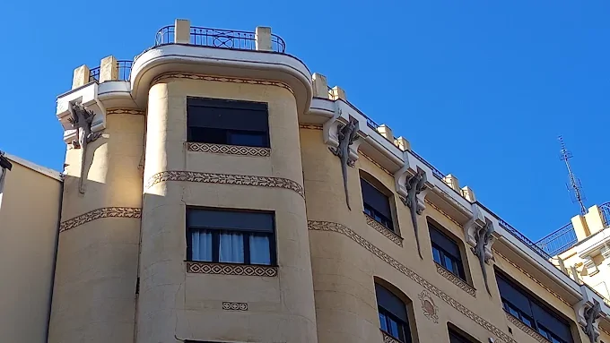 Дом с ящерицами: мадридская загадка рациональной архитектуры