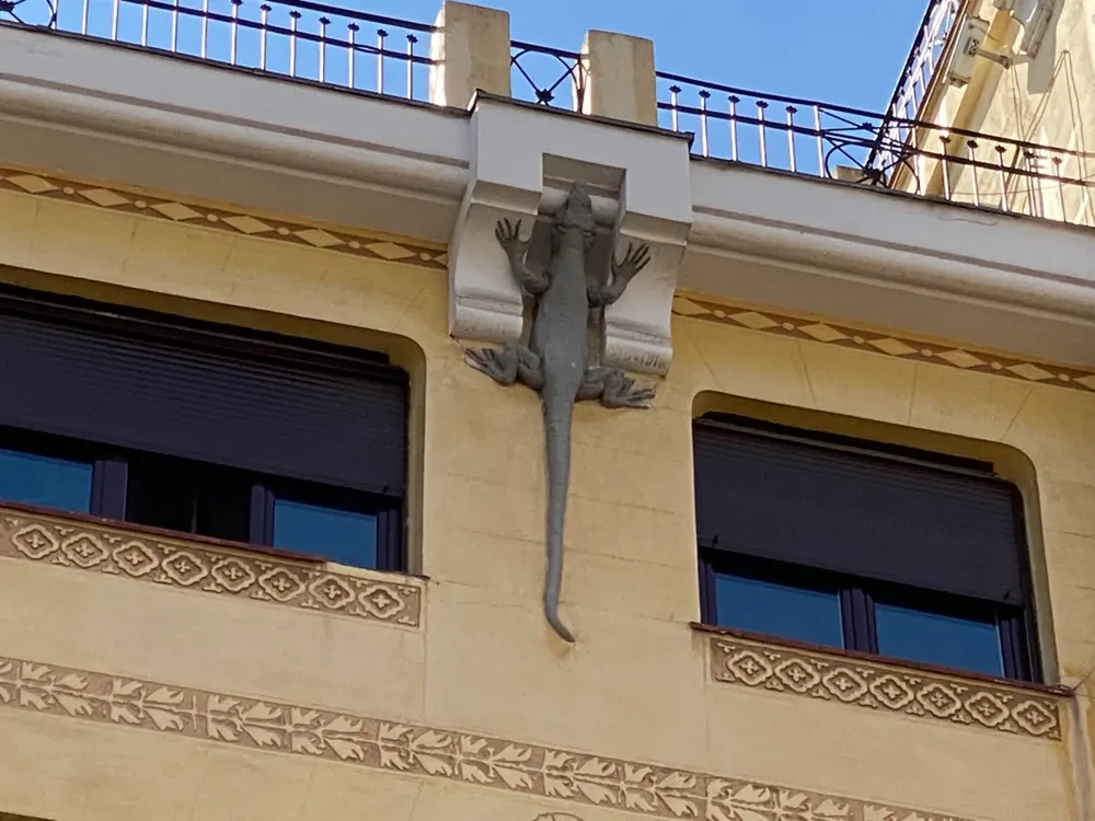 Дом с ящерицами: мадридская загадка рациональной архитектуры