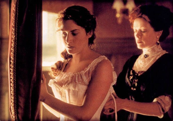 6. «Титаник» (1997) и тугой викторианский корсет