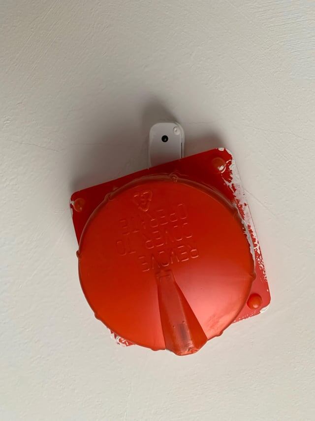 Скрытая камера на потолке в моей спальне