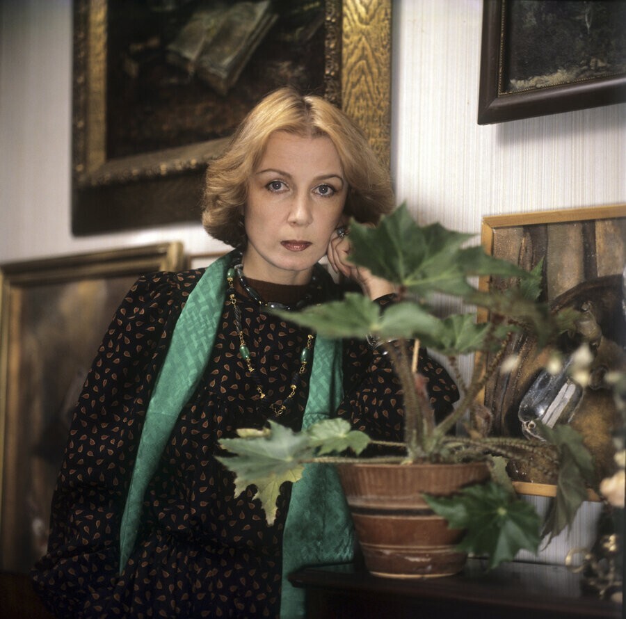 Алла Демидова