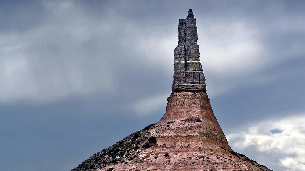 Древняя гора Чимни Рок - историческая достопримечательность