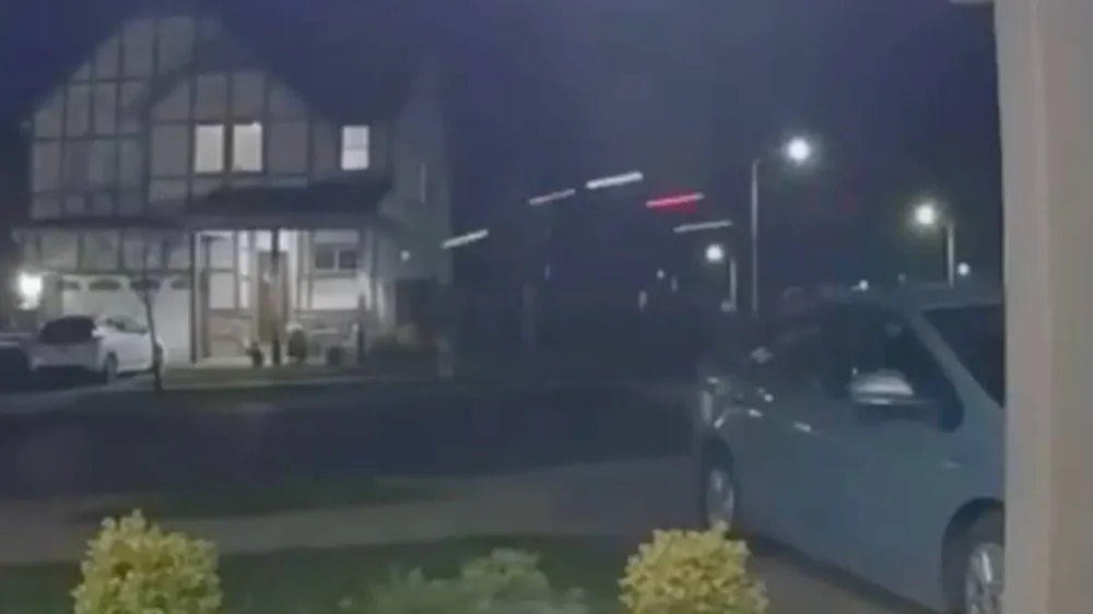 Пикап взлетел и протаранил жилой дом в Тигарде