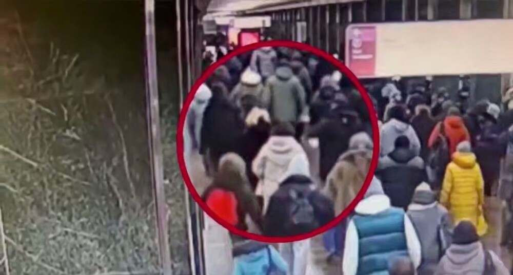 Женщина распылила перцовый баллончик в пассажира, случайно задевшего её в метро