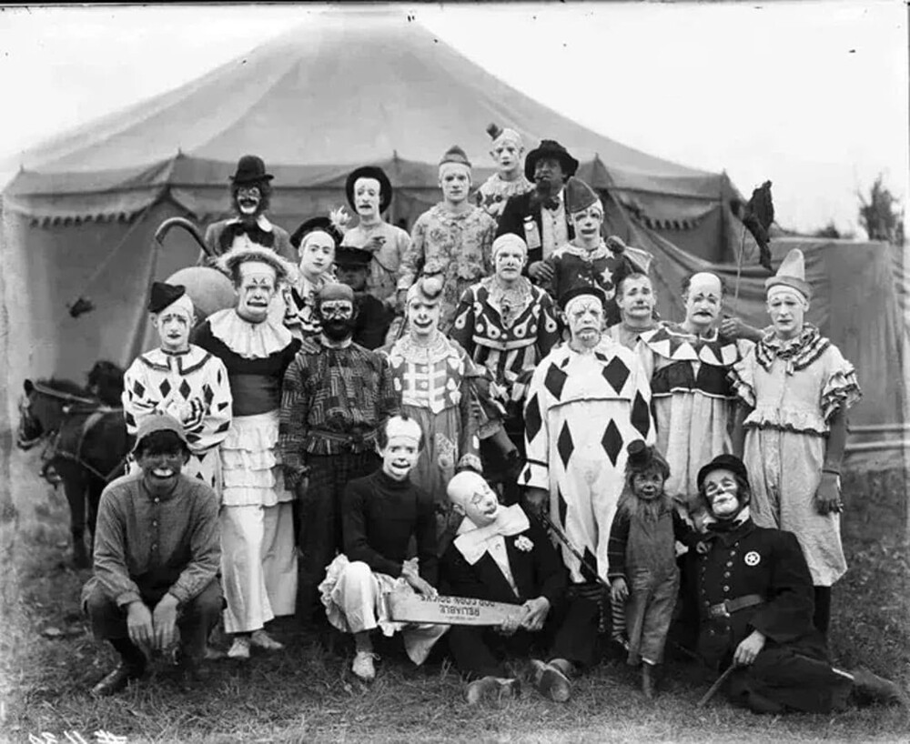 1. Клоуны цирка "Спаркс", автор Фредерик У. Глейзер, 1925 год